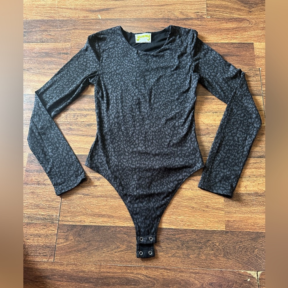 Yummy Sweater Co Medium Bodysuit
